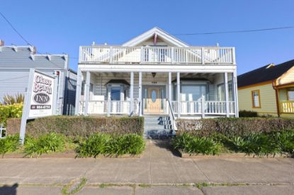 Picture of The Glass Beach Inn