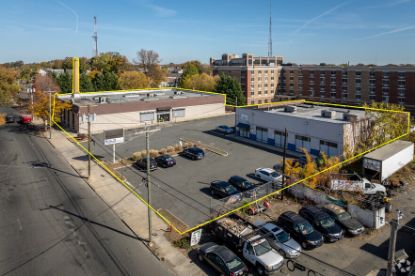 Picture of Retail Center with Former Dollar General